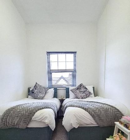 Entire 2 Bed Flat On 3Rd Floor Near City Centre & Stadium Cardiff Luaran gambar