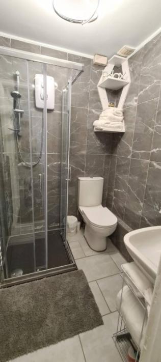 Entire 2 Bed Flat On 3Rd Floor Near City Centre & Stadium Cardiff Luaran gambar