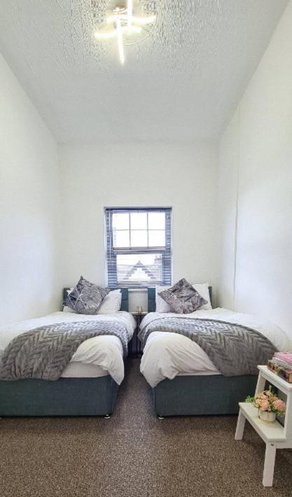 Entire 2 Bed Flat On 3Rd Floor Near City Centre & Stadium Cardiff Luaran gambar
