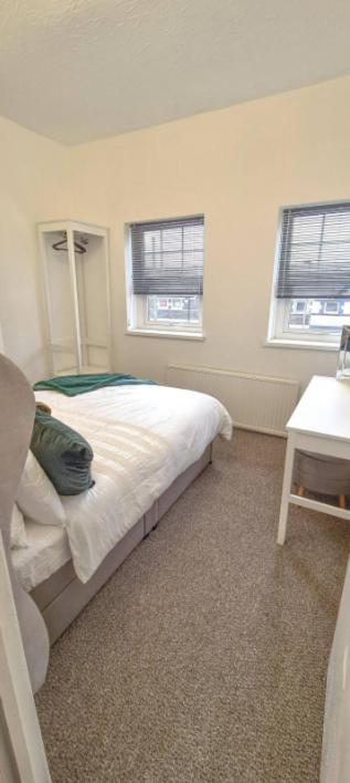 Entire 2 Bed Flat On 3Rd Floor Near City Centre & Stadium Cardiff Luaran gambar